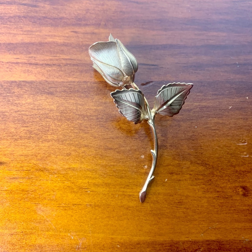 Vintage rose brooch from Giovanni